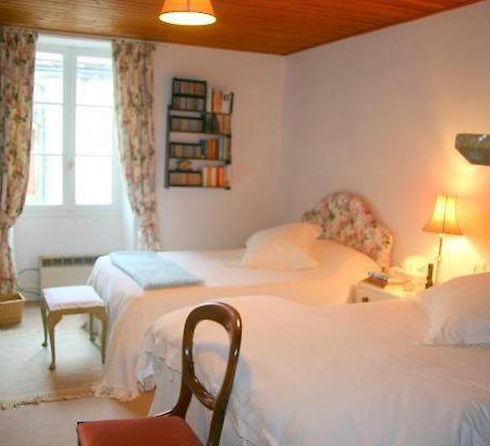 Chambres D'Hotes Chez Carolyn Villefranche-du-Perigord Room photo
